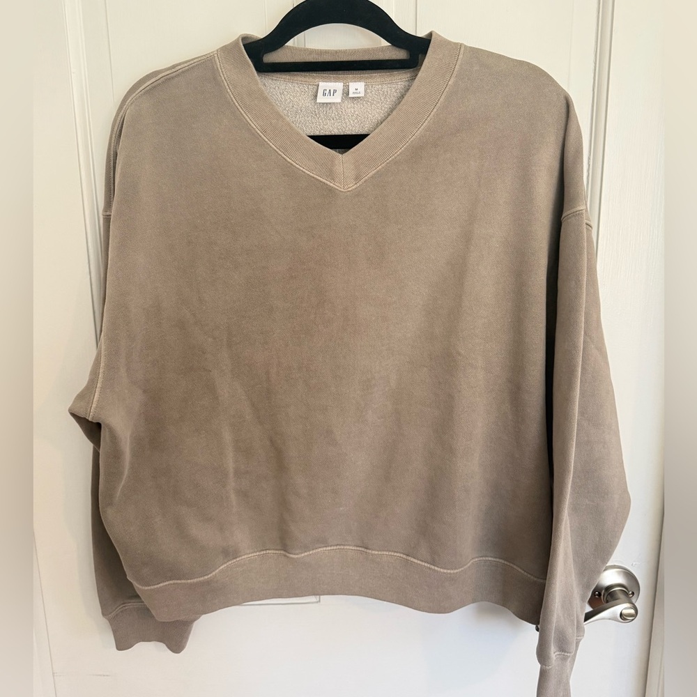 GAP Women's V-Neck Sweater in Taupe Brown